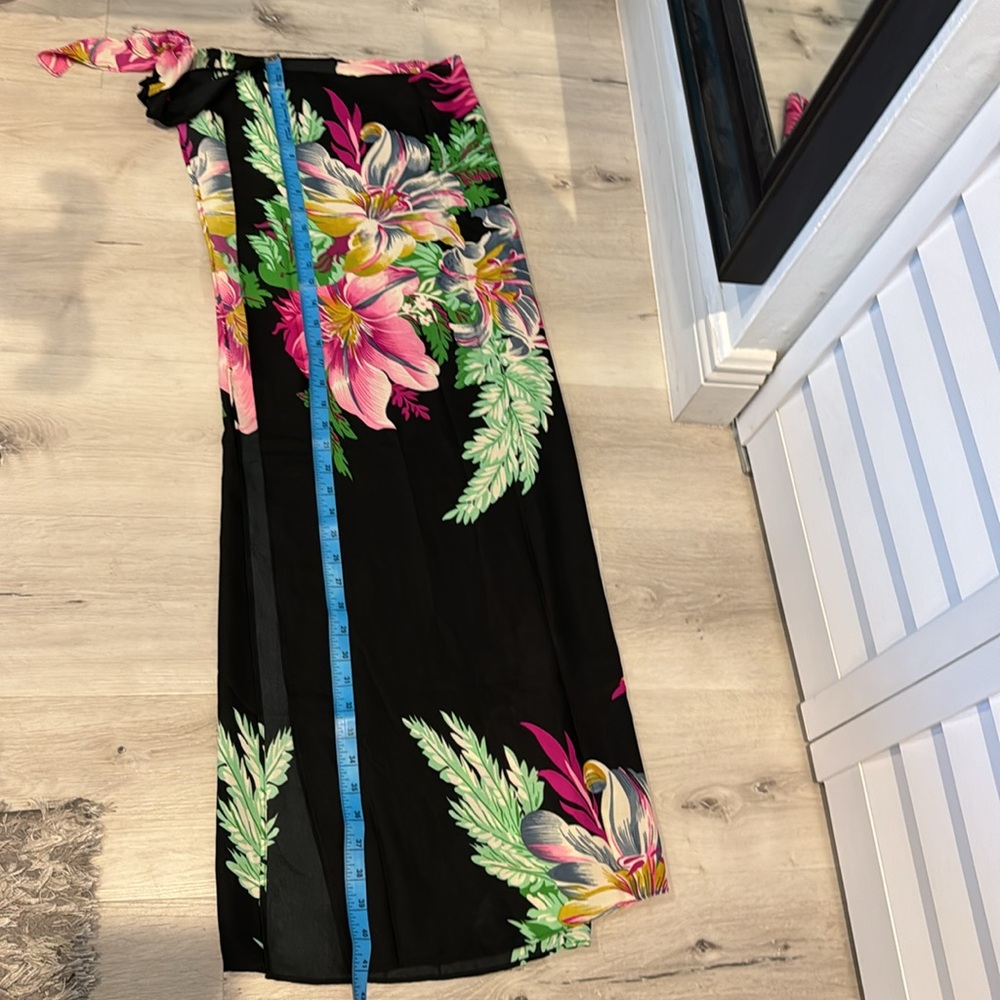 Walter Baker NWT Paradise Sarong in Grand Magnolia color, 100% Polyester. - Picture 9 of 9